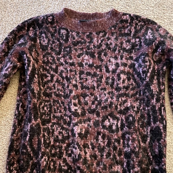 Topshop leopard animal print purple black crew neck sweater 3/4 sleeves XS/Small - Picture 2 of 5